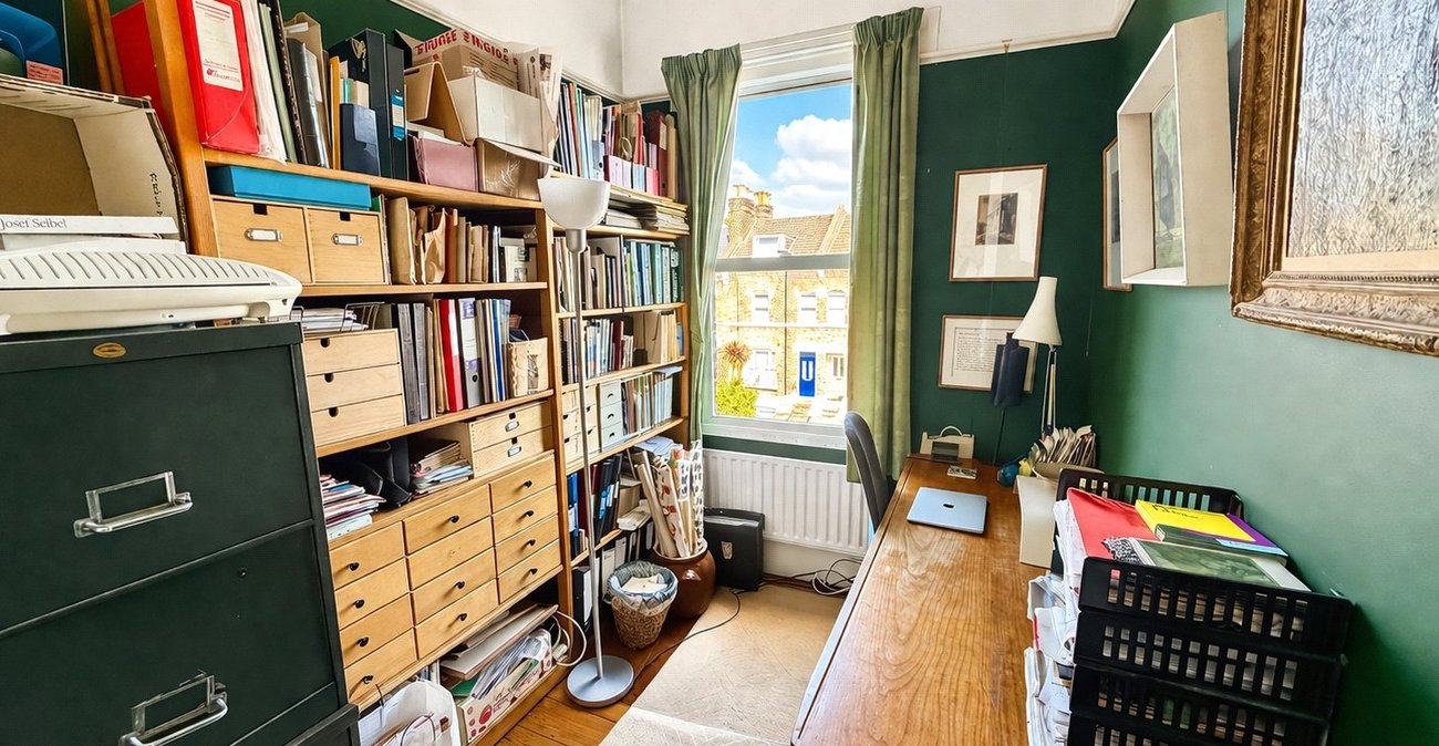 4 bedroom house for sale in London | Robinson Jackson