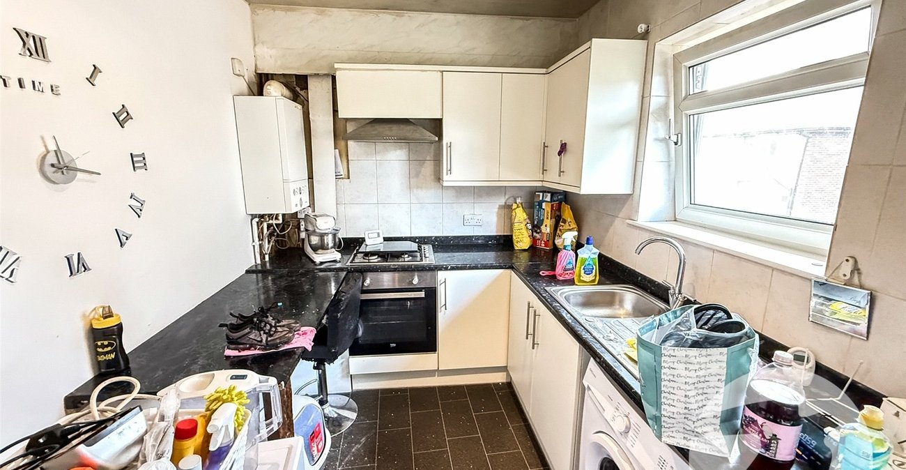 2 bedroom property for sale in Mottingham | Robinson Jackson