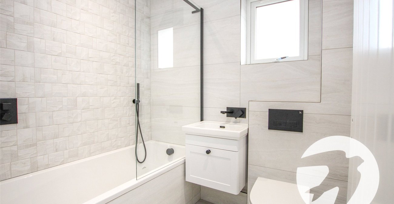 2 bedroom property for sale in London | Robinson Jackson
