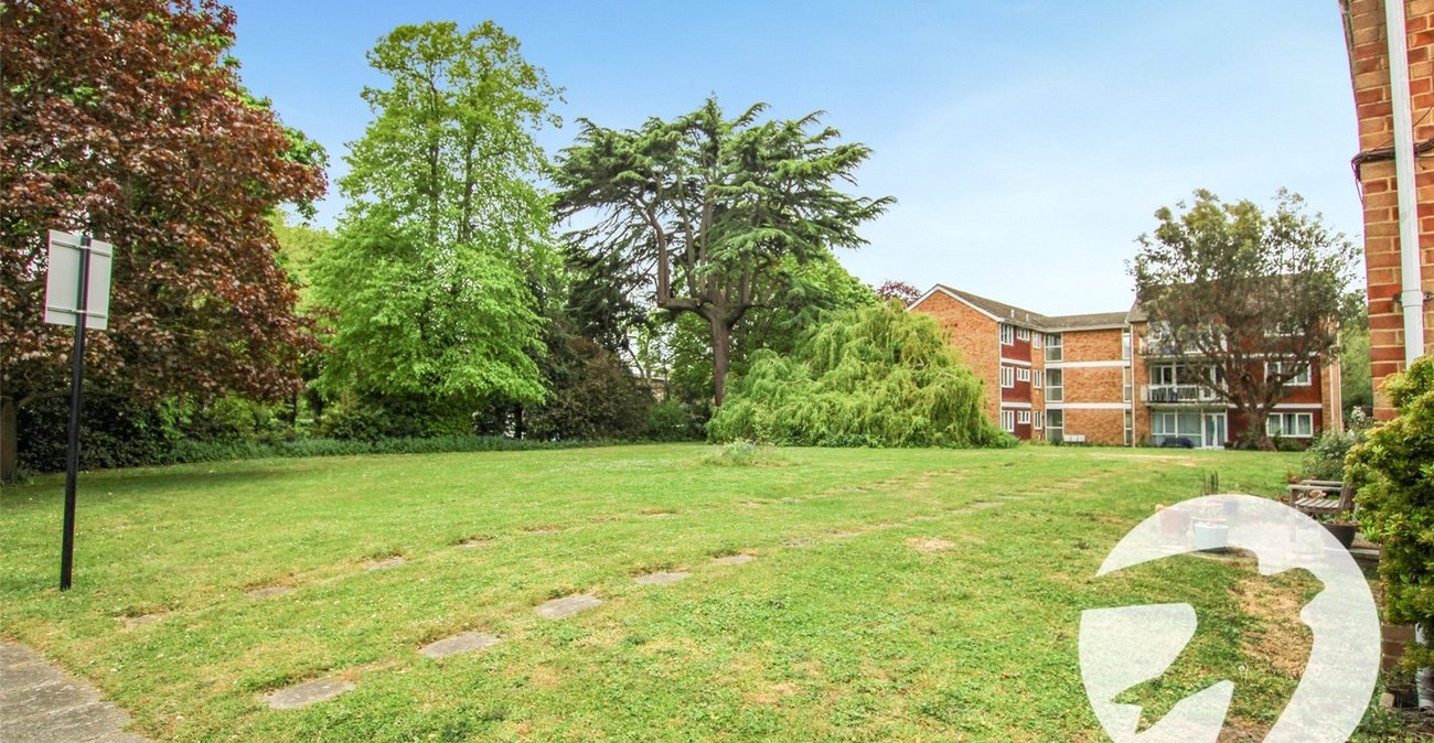 2 bedroom property for sale in London | Robinson Jackson