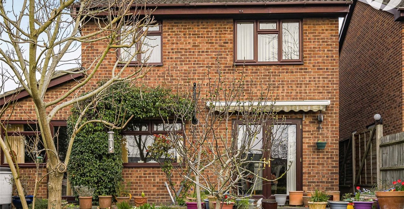 4 bedroom house for sale in Greenhithe | Robinson Jackson