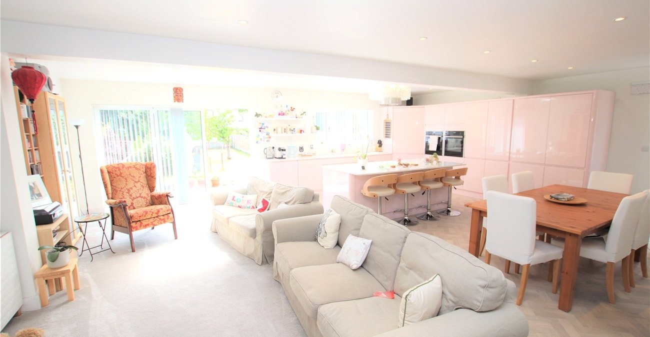 5 bedroom bungalow for sale in Sidcup | Robinson Jackson