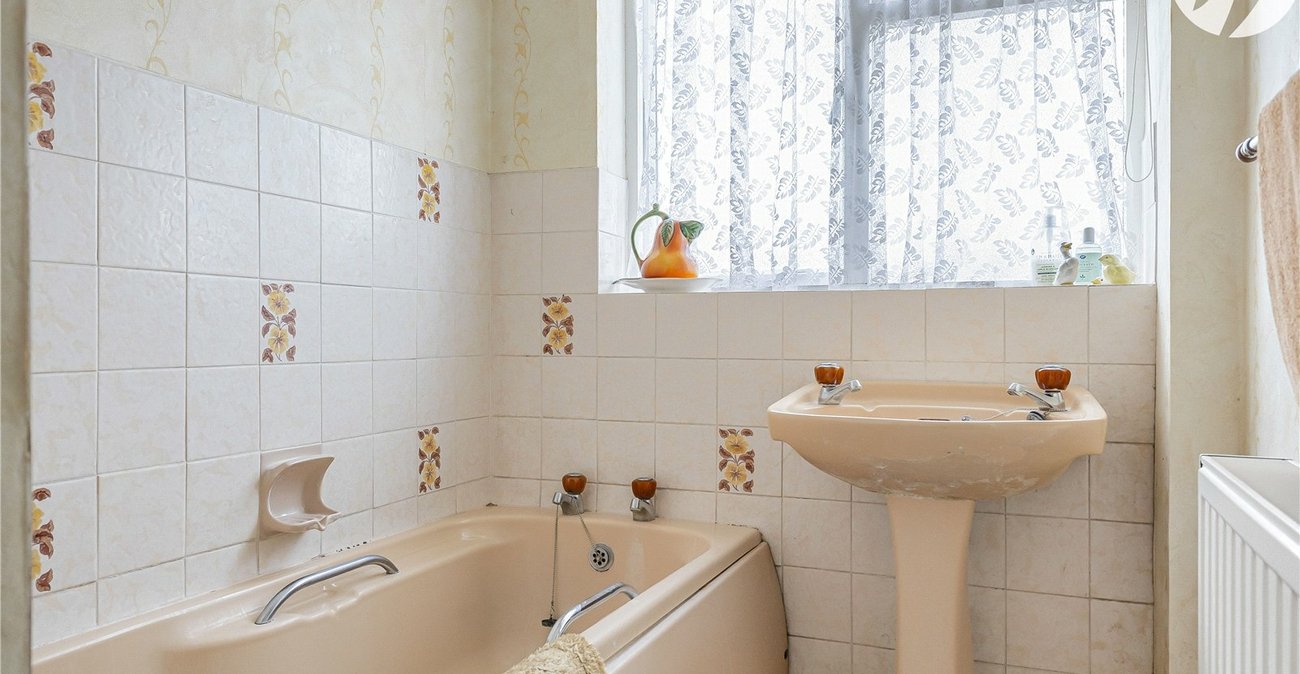 2 bedroom bungalow for sale in Swanley | Robinson Jackson