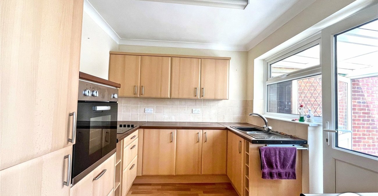 3 bedroom bungalow for sale in Sittingbourne | Robinson Michael & Jackson