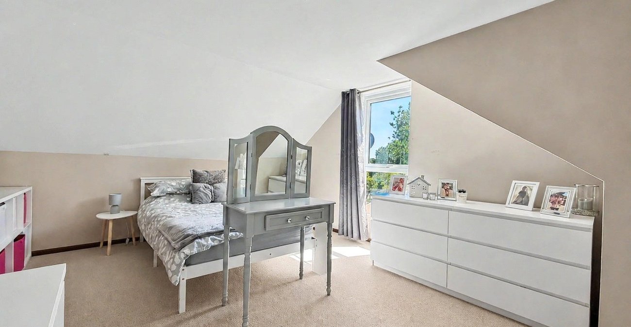 5 bedroom property for sale in Rainham | Robinson Michael & Jackson