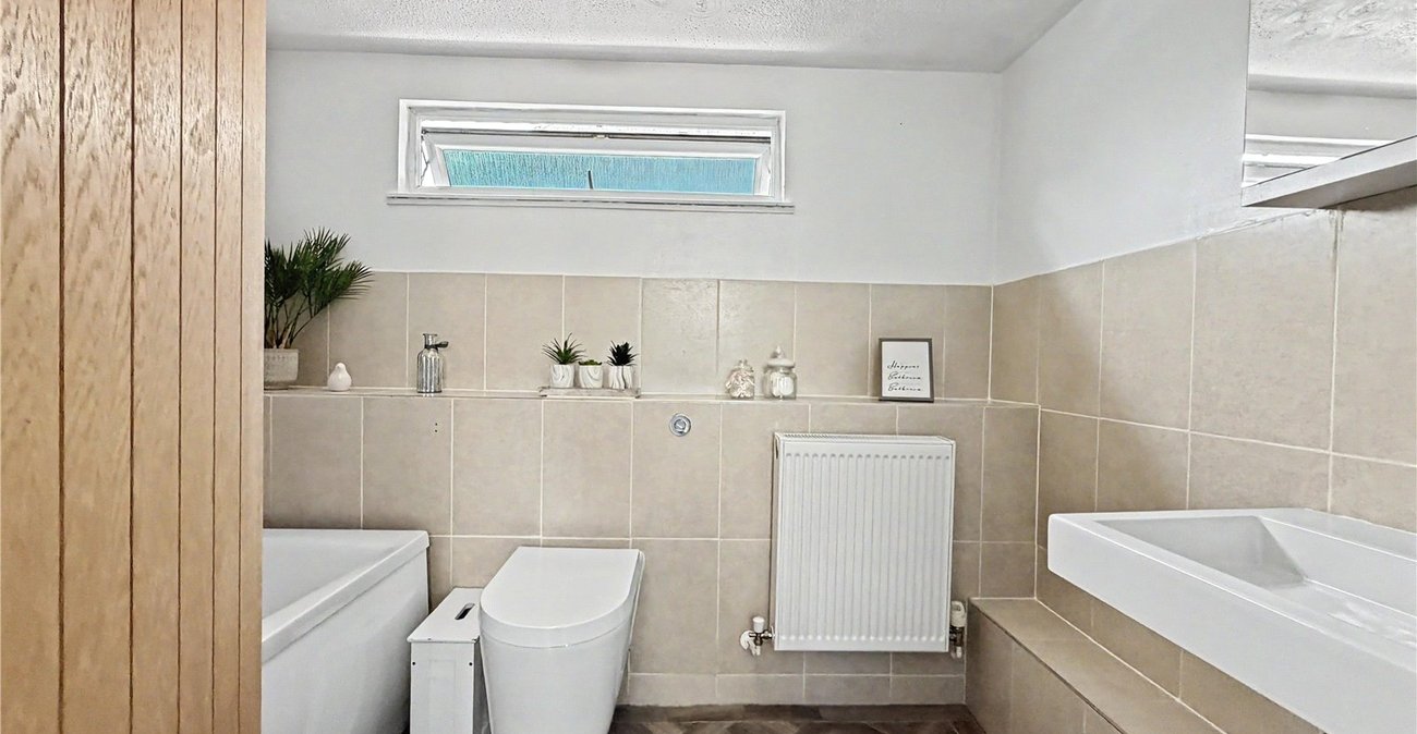 5 bedroom property for sale in Rainham | Robinson Michael & Jackson
