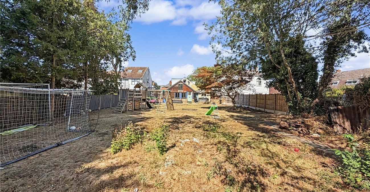 5 bedroom property for sale in Rainham | Robinson Michael & Jackson