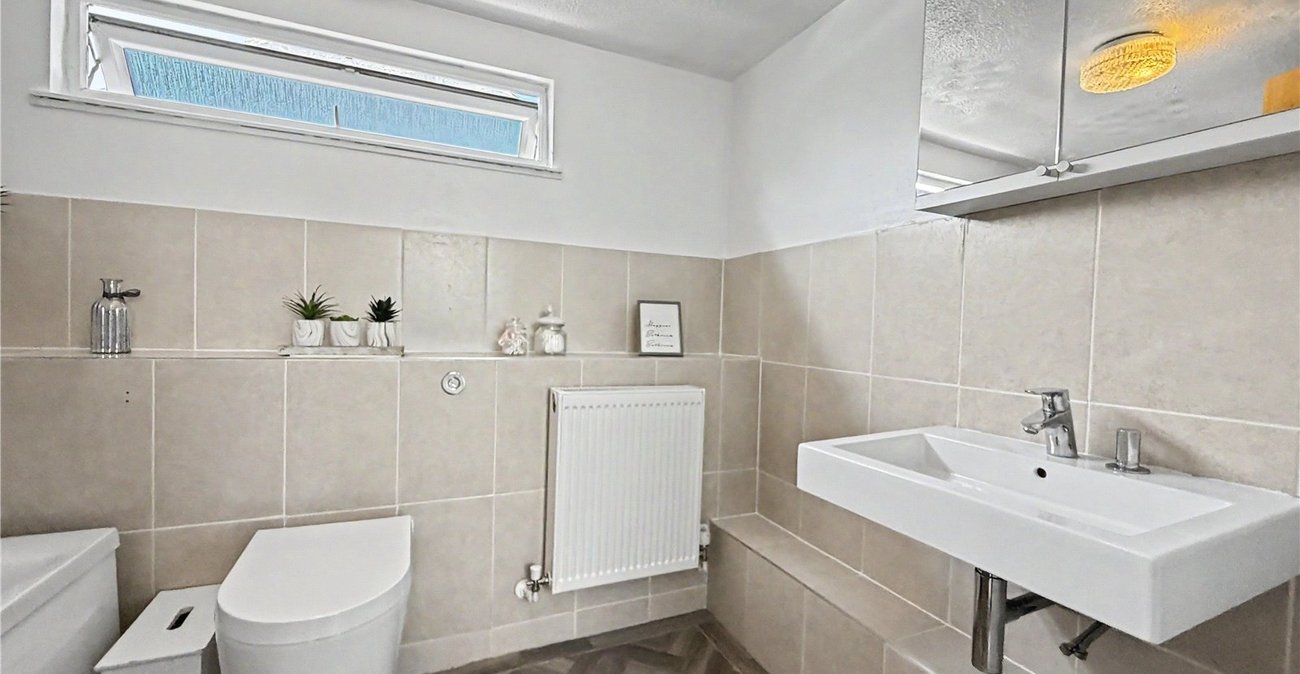 5 bedroom property for sale in Rainham | Robinson Michael & Jackson