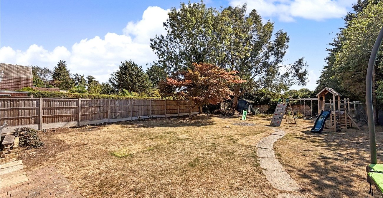 5 bedroom property for sale in Rainham | Robinson Michael & Jackson