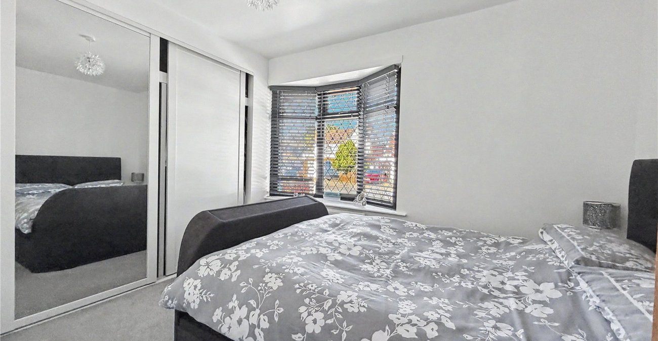 5 bedroom property for sale in Rainham | Robinson Michael & Jackson