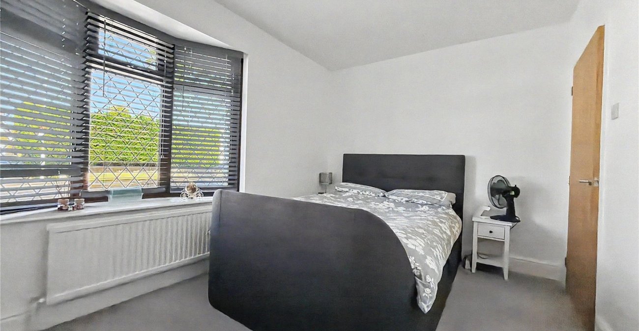 5 bedroom property for sale in Rainham | Robinson Michael & Jackson