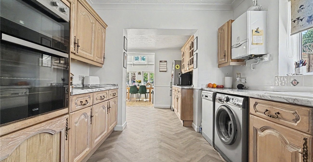 5 bedroom property for sale in Rainham | Robinson Michael & Jackson