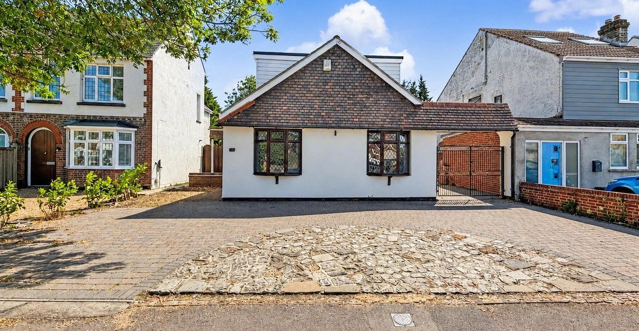 5 bedroom property for sale in Rainham | Robinson Michael & Jackson