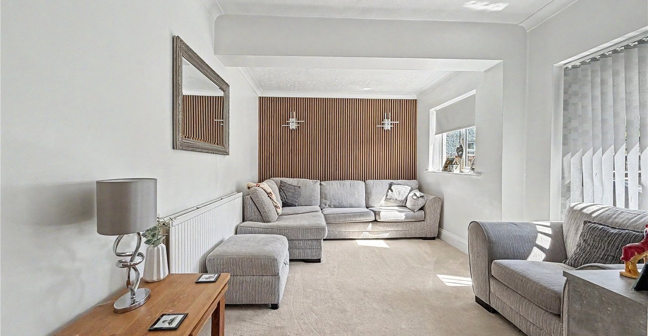 5 bedroom property for sale in Rainham | Robinson Michael & Jackson