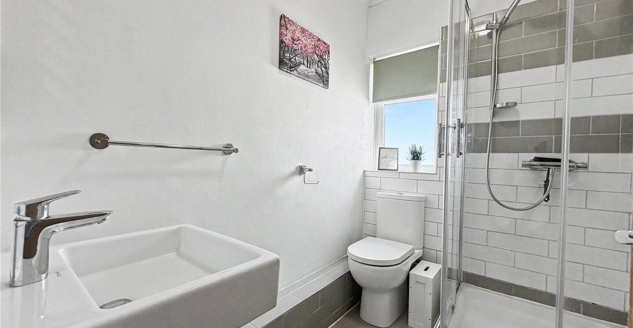 5 bedroom property for sale in Rainham | Robinson Michael & Jackson