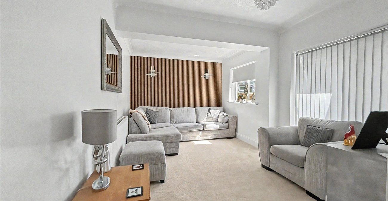5 bedroom property for sale in Rainham | Robinson Michael & Jackson