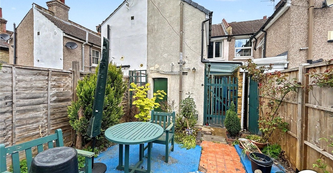 2 bedroom house for sale in Sidcup | Robinson Jackson