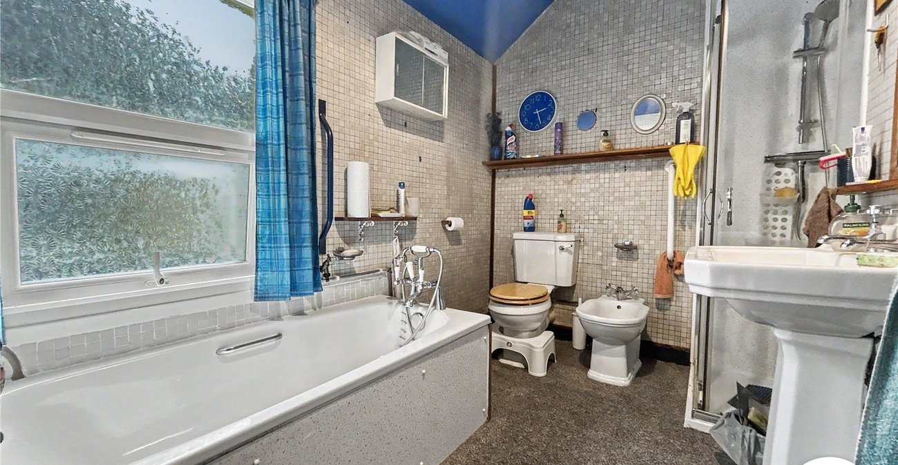 2 bedroom house for sale in Sidcup | Robinson Jackson