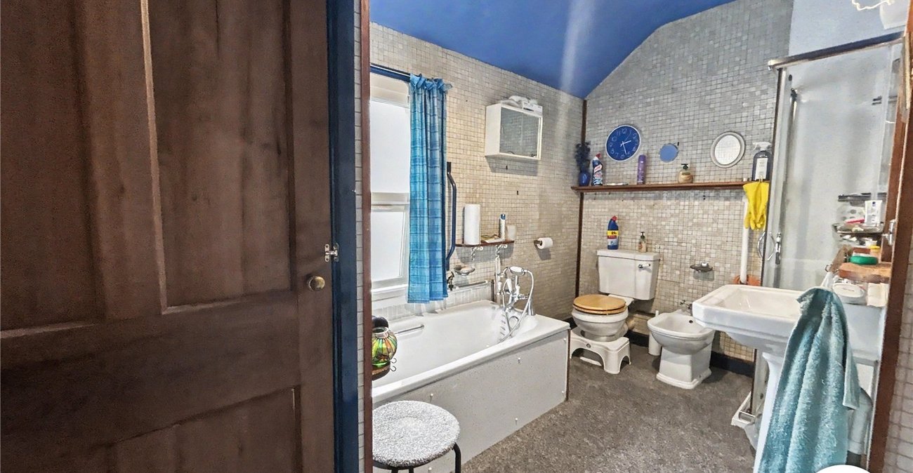 2 bedroom house for sale in Sidcup | Robinson Jackson