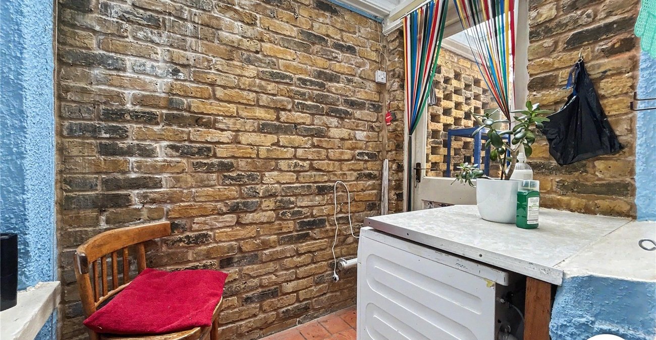 2 bedroom house for sale in Sidcup | Robinson Jackson