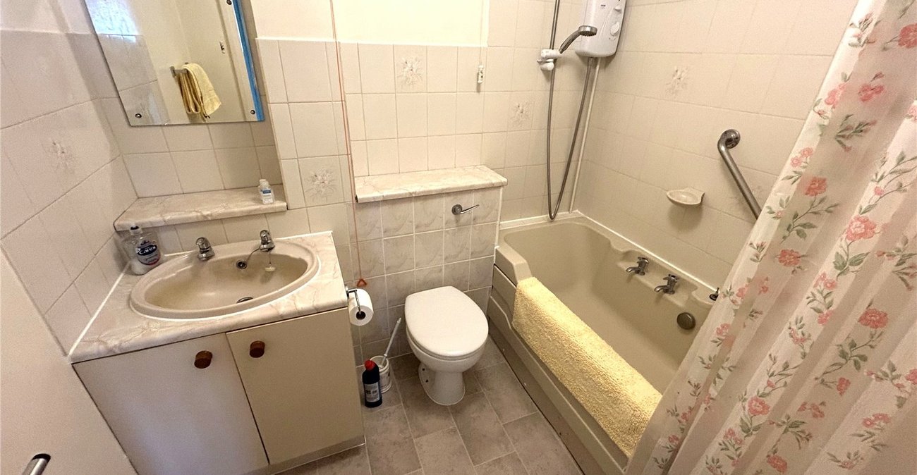 2 bedroom property for sale in Welling | Robinson Jackson