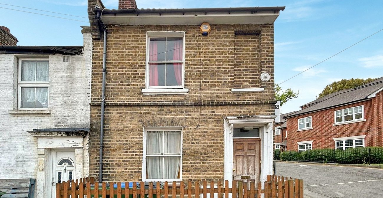 3 bedroom house for sale in Woolwich | Robinson Jackson