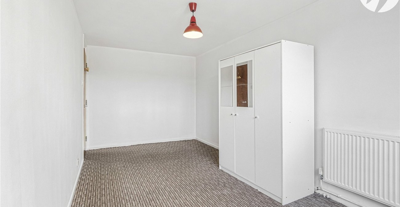2 bedroom property for sale in London | Robinson Jackson
