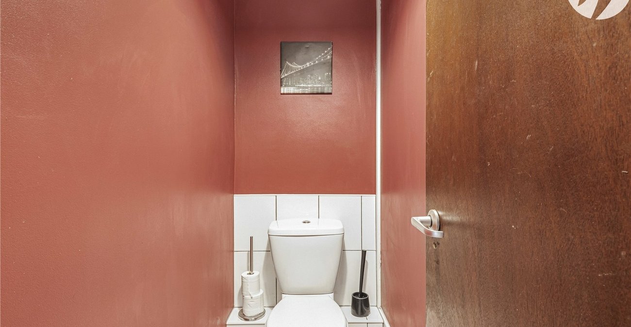 2 bedroom property for sale in London | Robinson Jackson