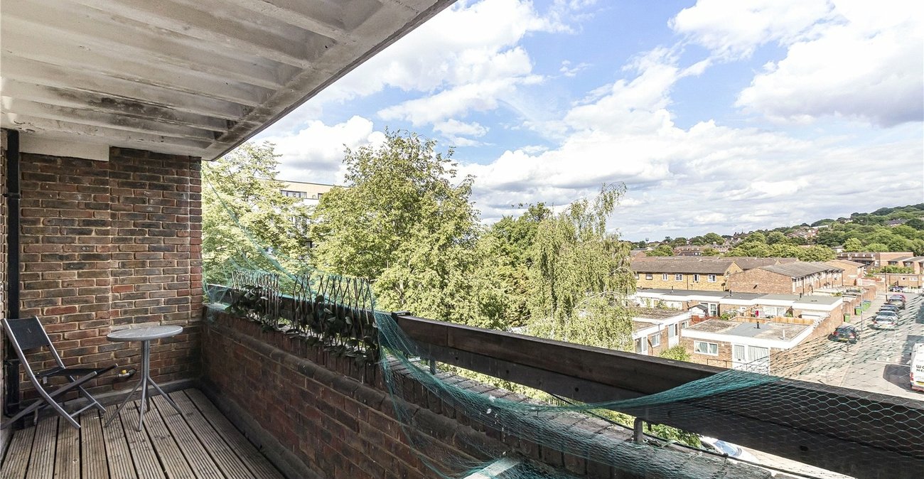 2 bedroom property for sale in London | Robinson Jackson
