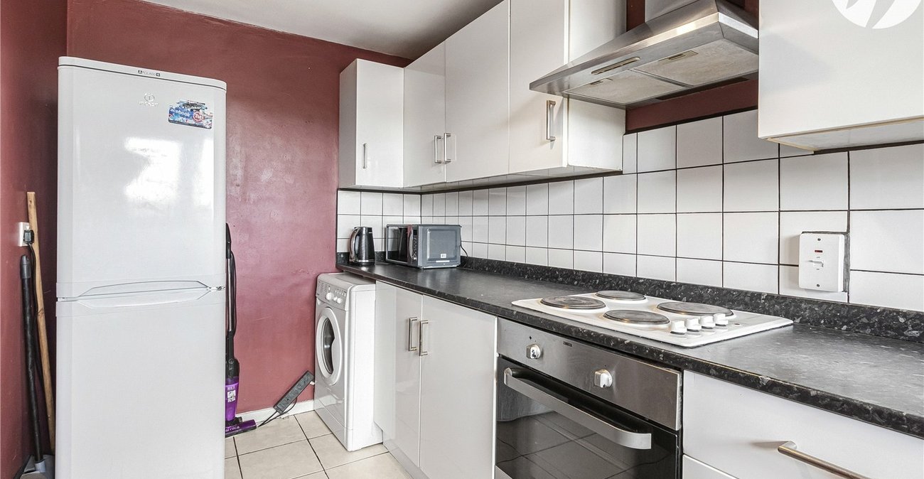 2 bedroom property for sale in London | Robinson Jackson