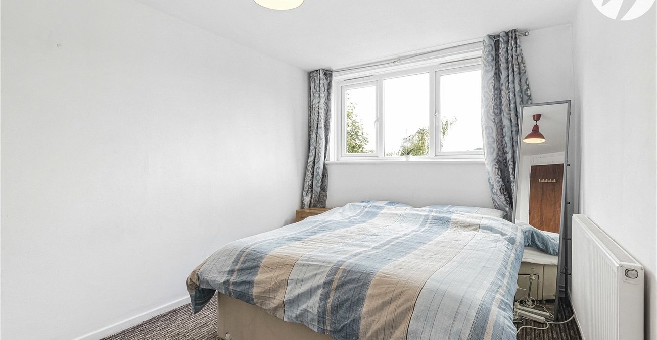 2 bedroom property for sale in London | Robinson Jackson