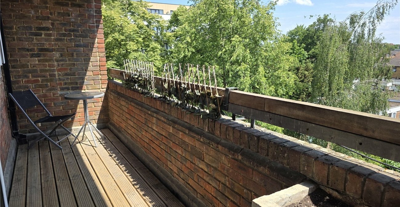 2 bedroom property for sale in London | Robinson Jackson