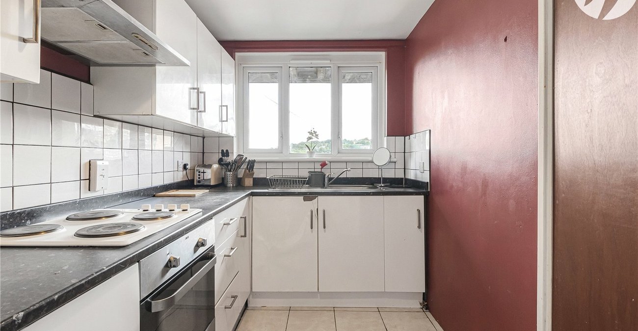 2 bedroom property for sale in London | Robinson Jackson