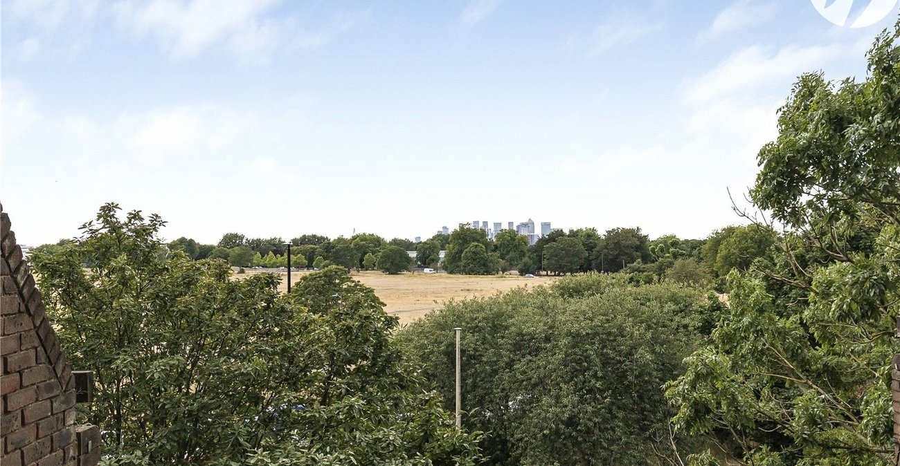 2 bedroom property for sale in London | Robinson Jackson