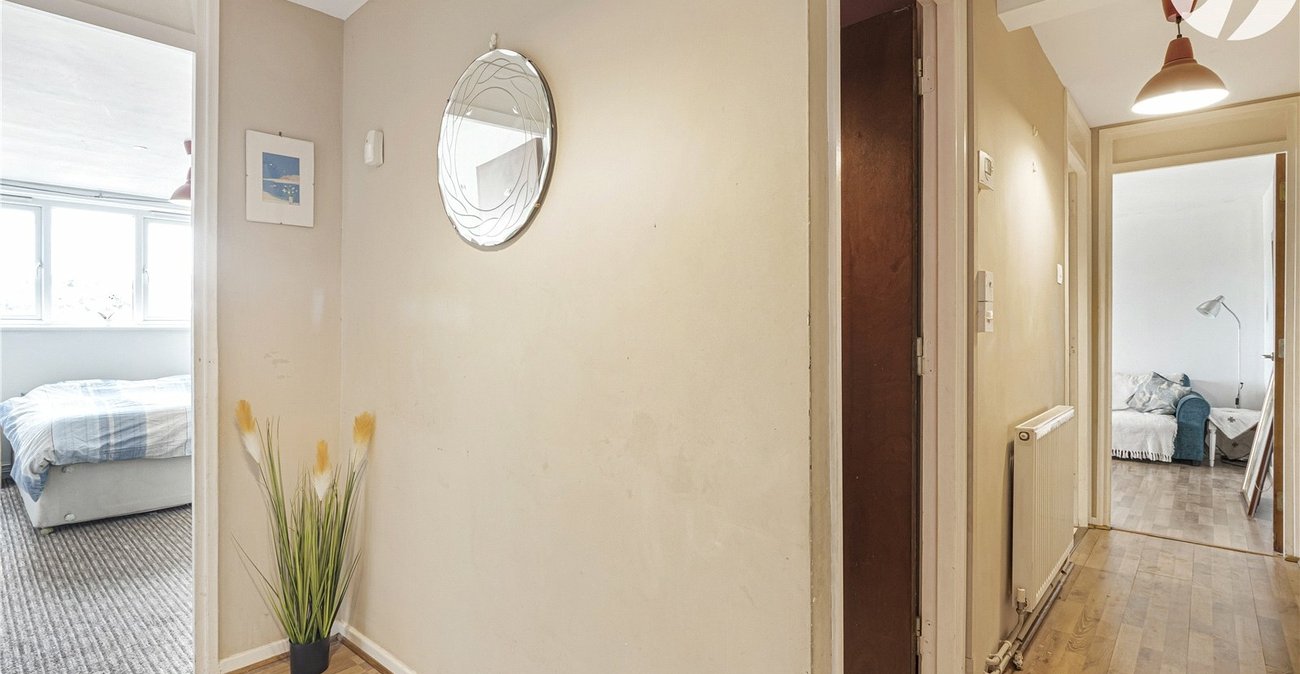 2 bedroom property for sale in London | Robinson Jackson