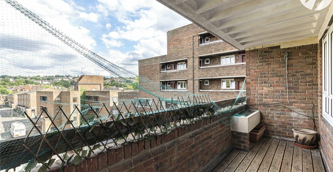 2 bedroom property for sale in London | Robinson Jackson