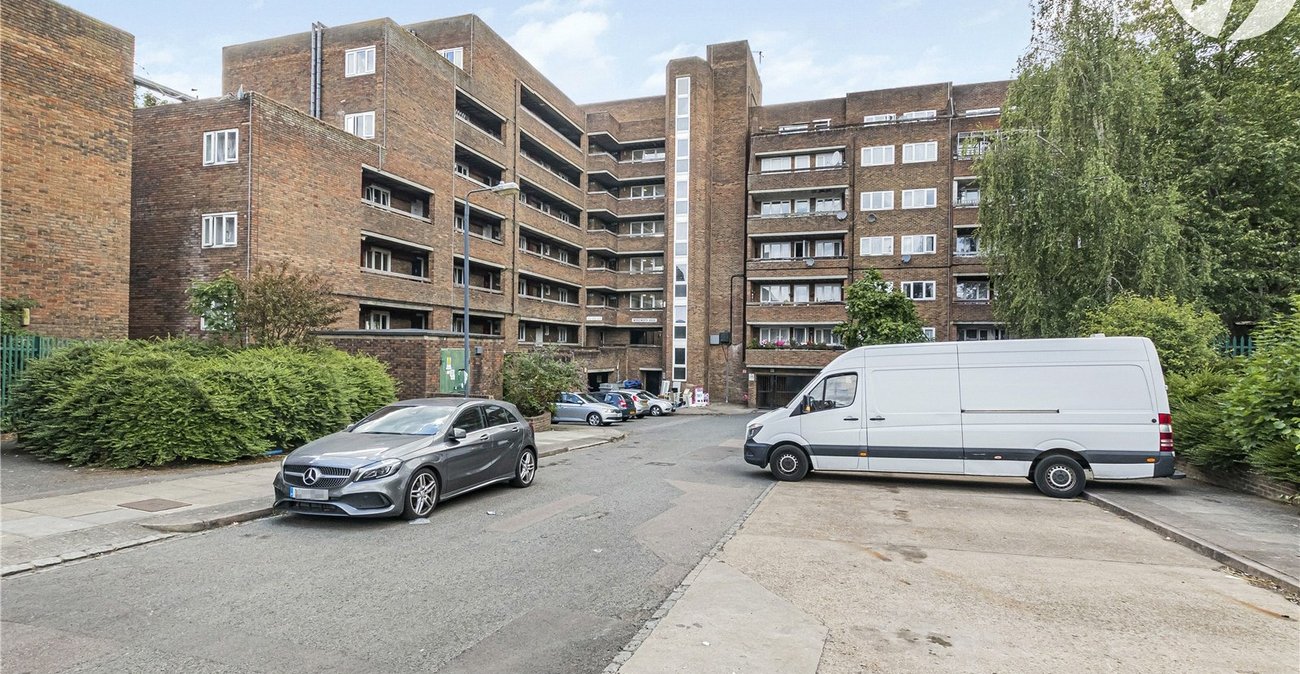 2 bedroom property for sale in London | Robinson Jackson