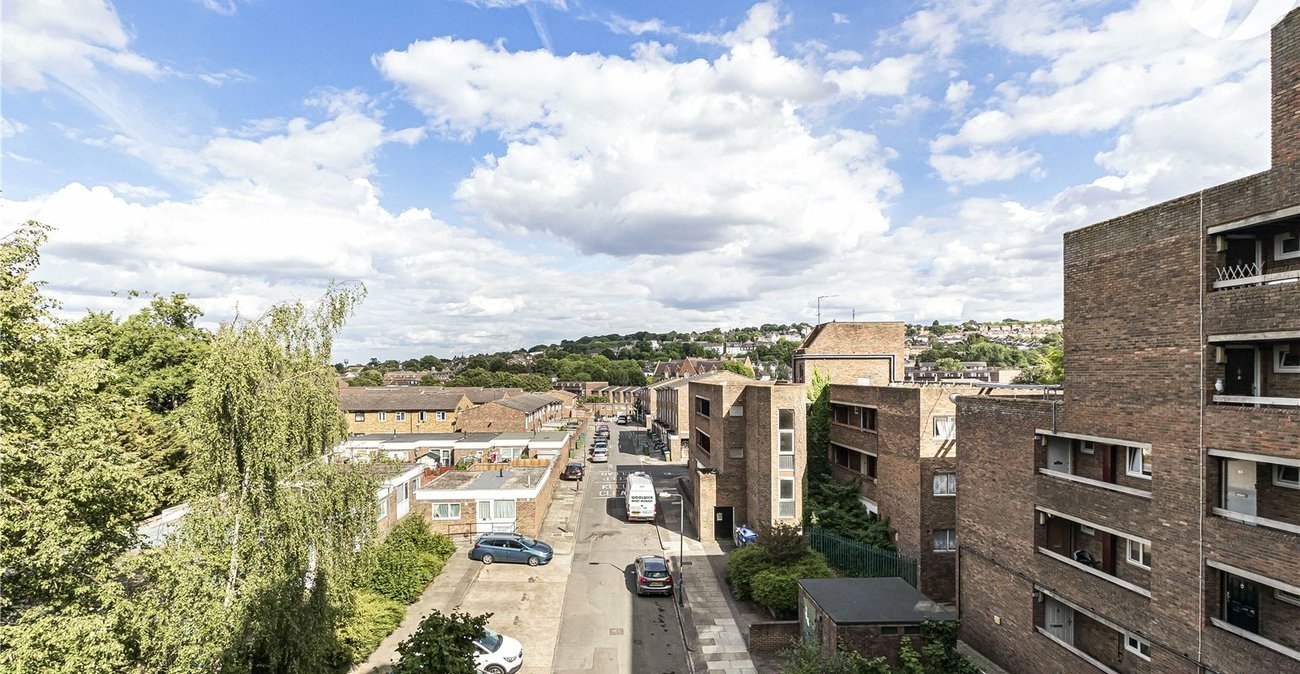 2 bedroom property for sale in London | Robinson Jackson