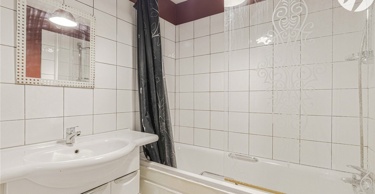 2 bedroom property for sale in London | Robinson Jackson