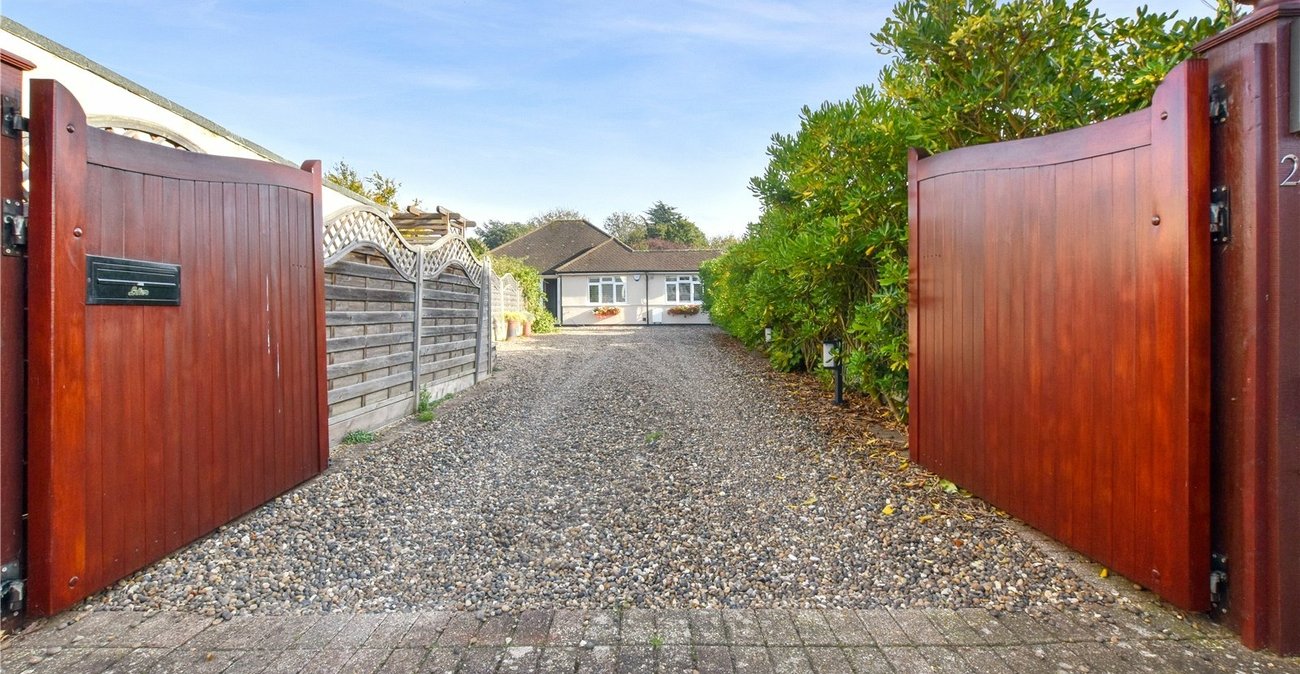 3 bedroom bungalow for sale in Bexleyheath | Robinson Jackson