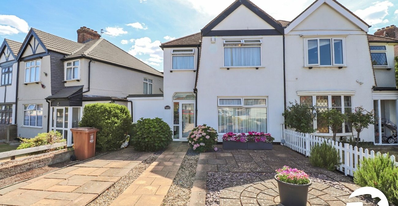 3 bedroom house for sale in London | Robinson Jackson