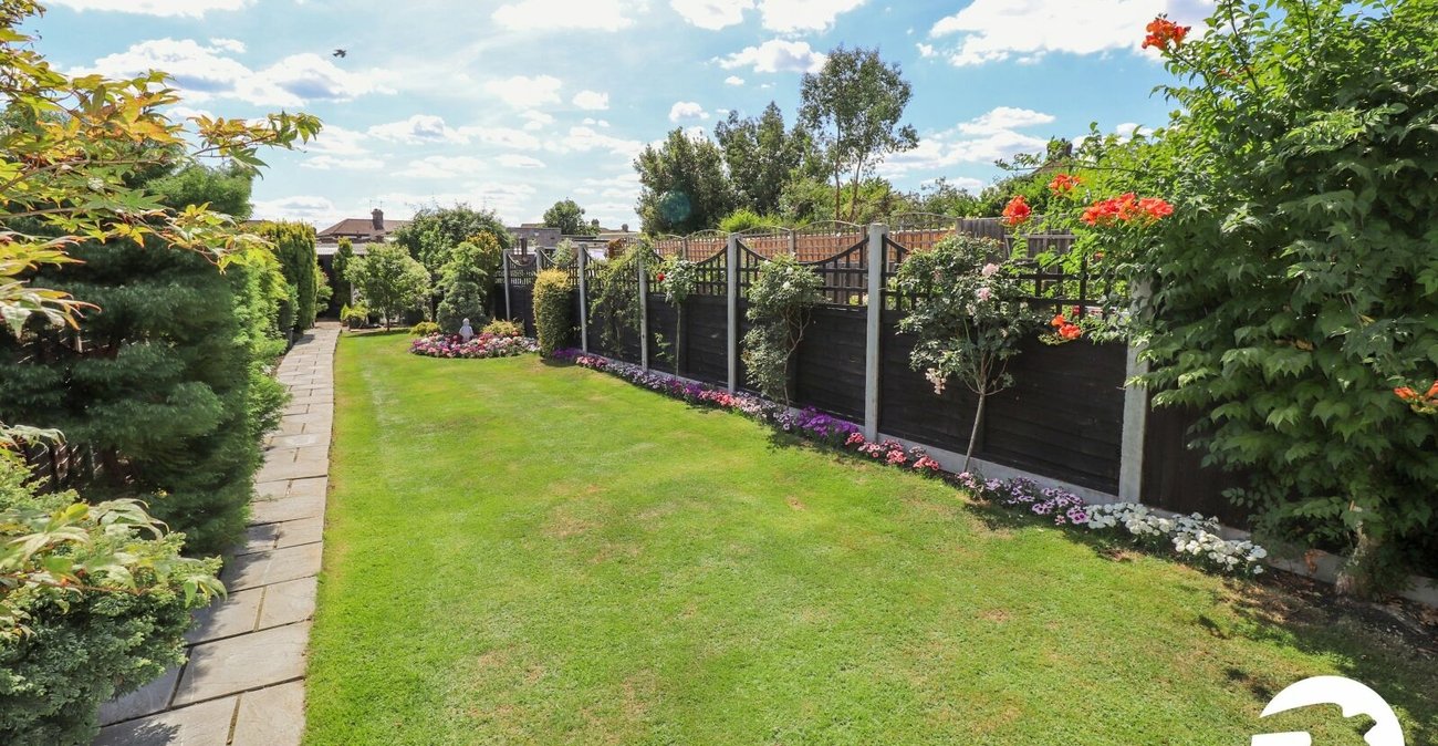 3 bedroom house for sale in London | Robinson Jackson