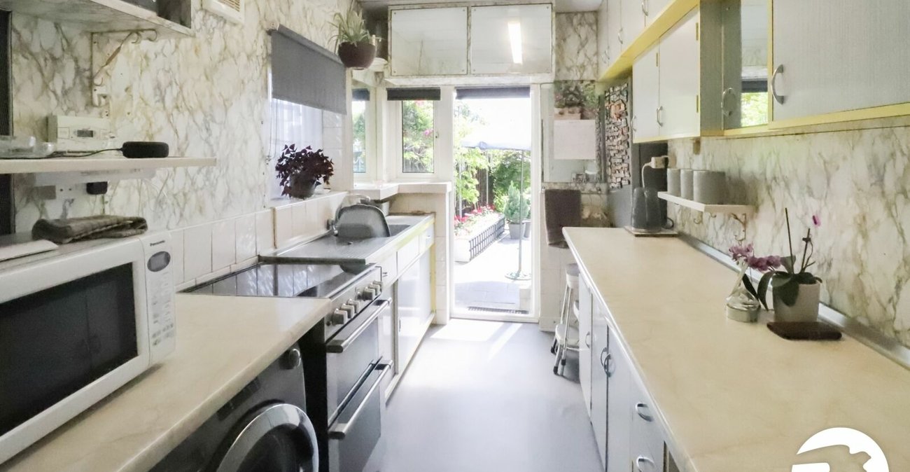 3 bedroom house for sale in London | Robinson Jackson