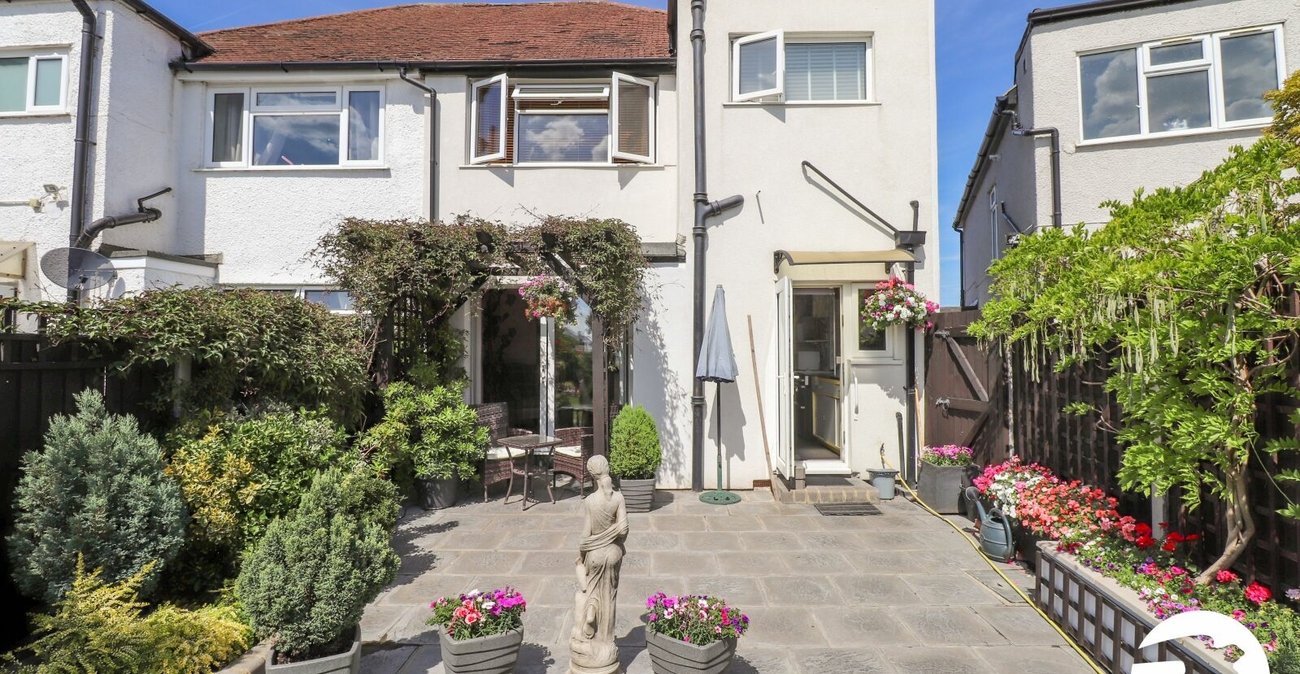 3 bedroom house for sale in London | Robinson Jackson