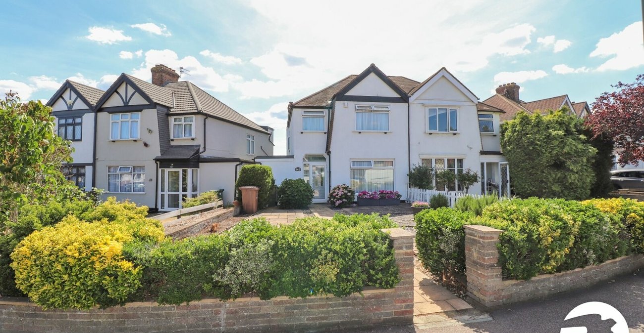 3 bedroom house for sale in London | Robinson Jackson