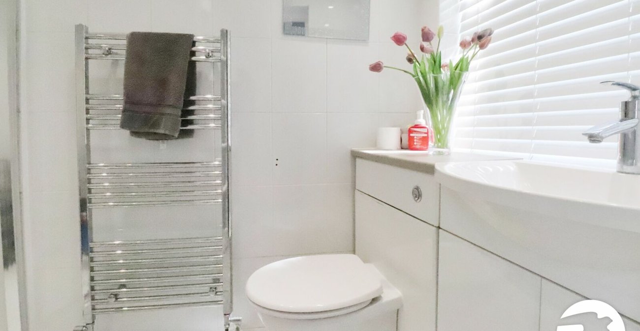 3 bedroom house for sale in London | Robinson Jackson