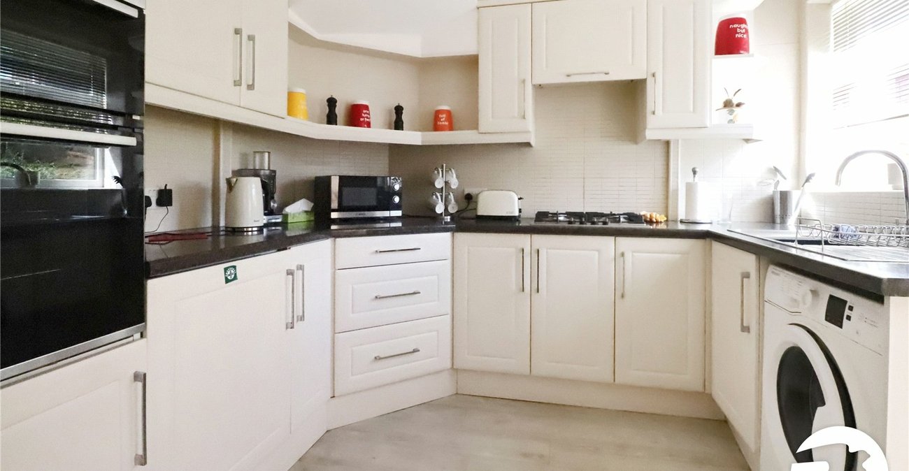 3 bedroom house for sale in London | Robinson Jackson