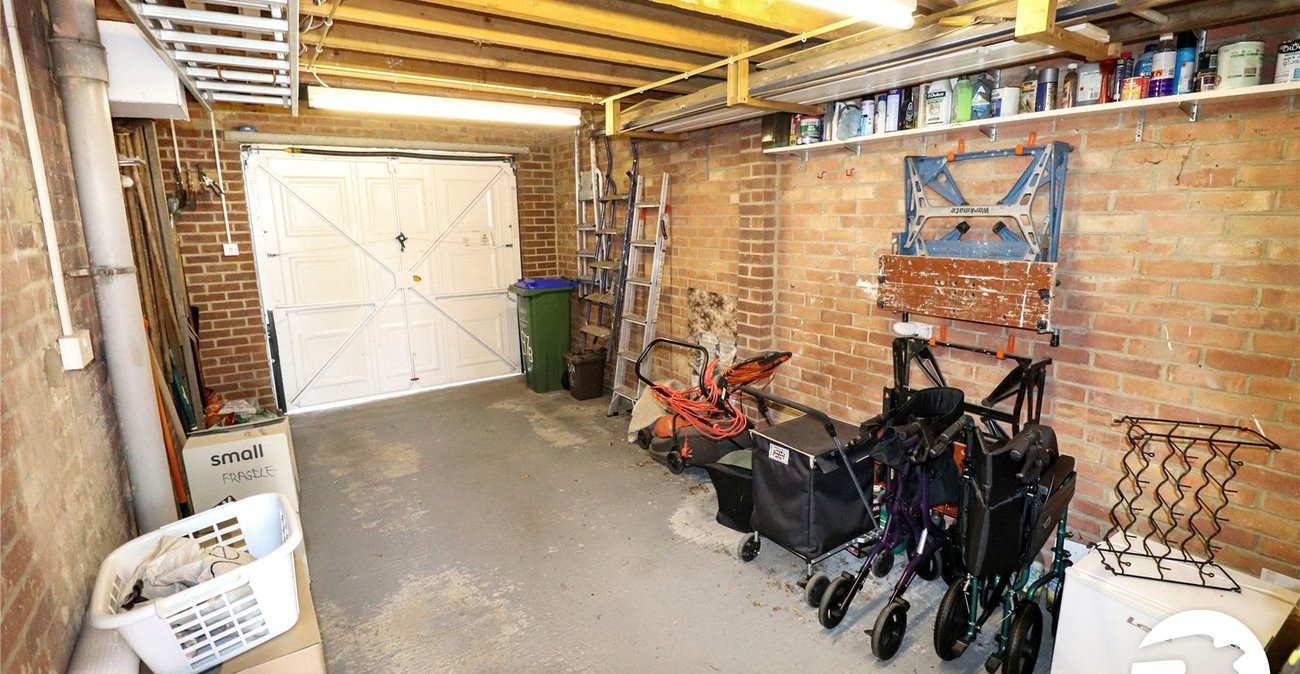 3 bedroom house for sale in London | Robinson Jackson