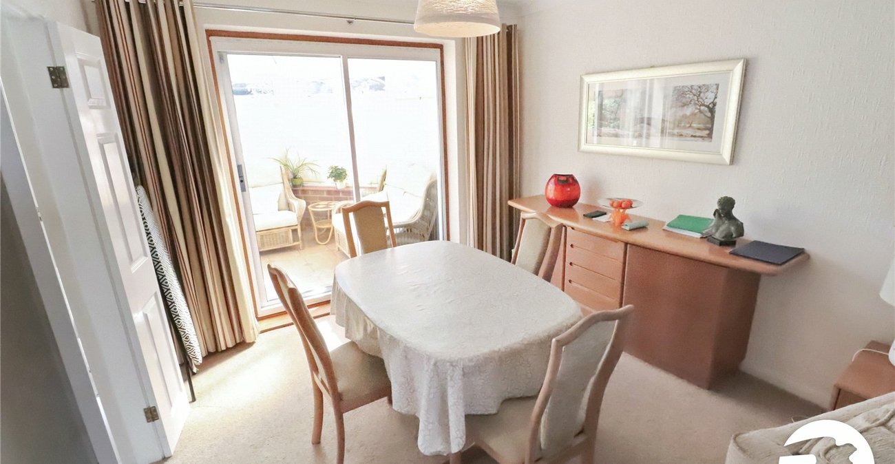 3 bedroom house for sale in London | Robinson Jackson