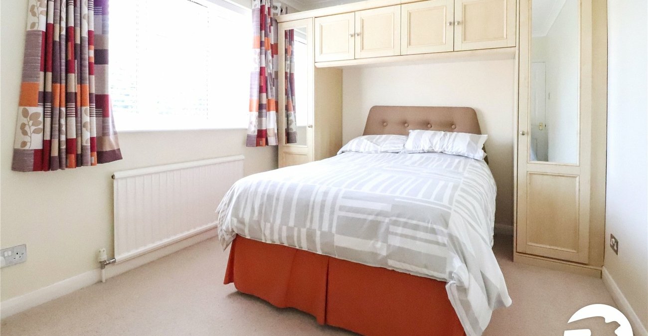 3 bedroom house for sale in London | Robinson Jackson